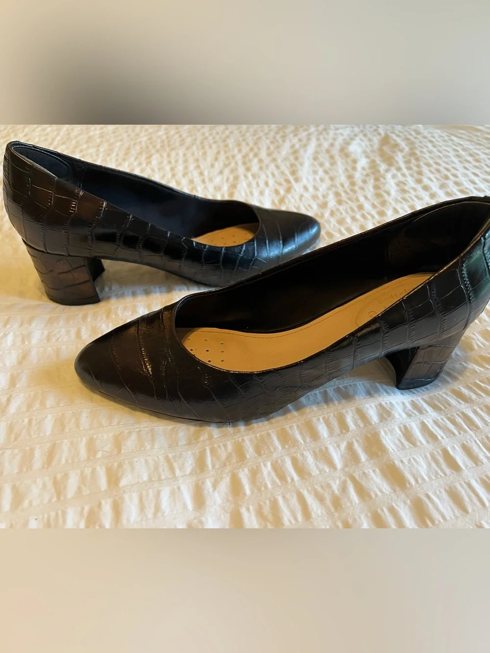 Easy Spirit Black Croc-Embossed Mid Block Heel Pumps (wide width)
